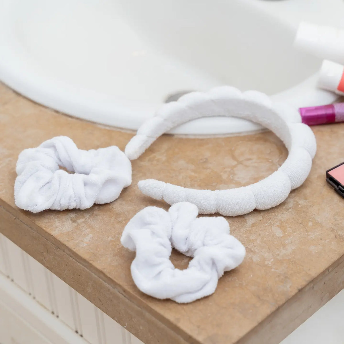 Spa Headband - Skincare Headband & Scrunchie Wristband Set WHITE