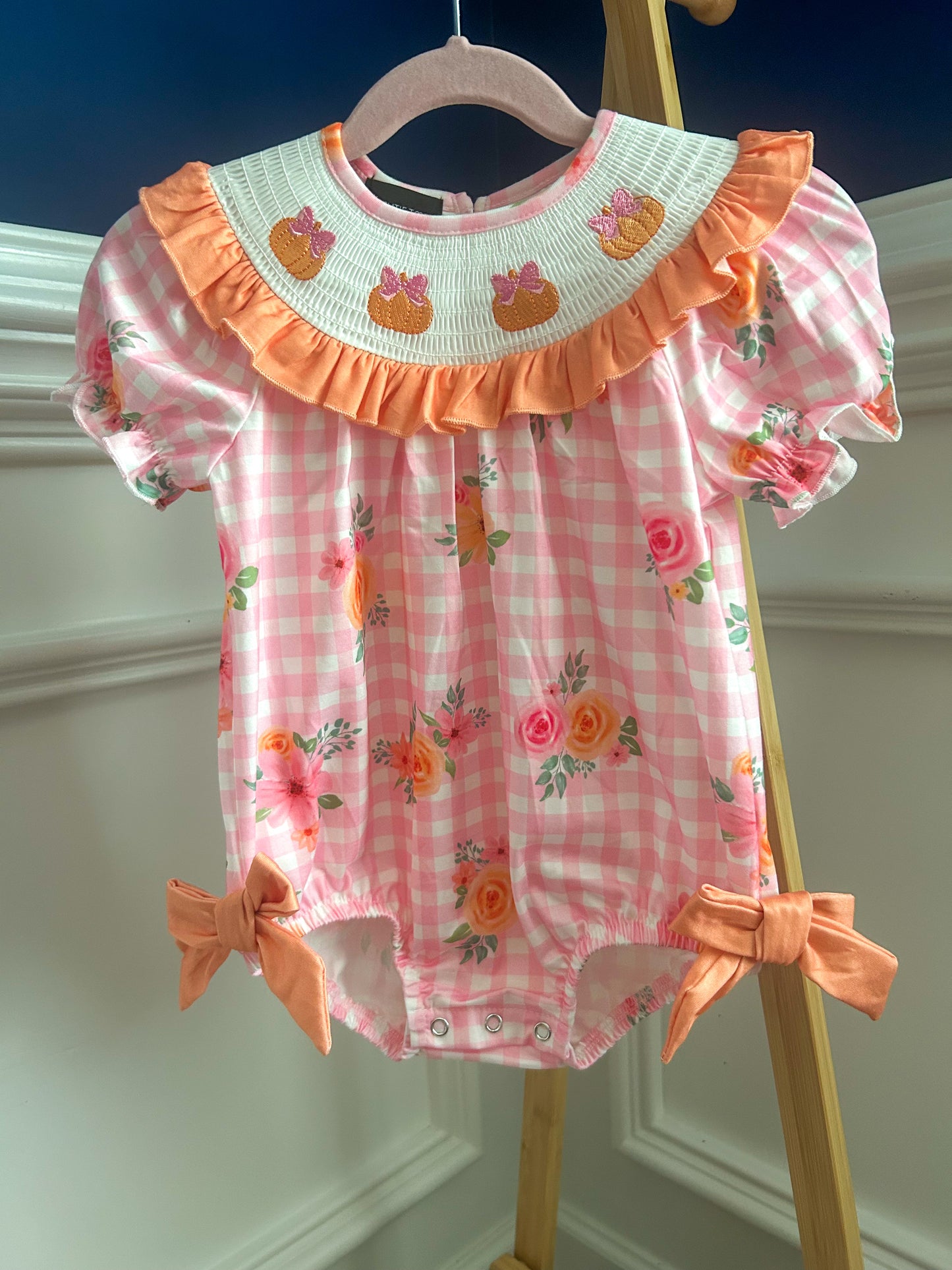 Pink floral plaid bubble with pumpkins